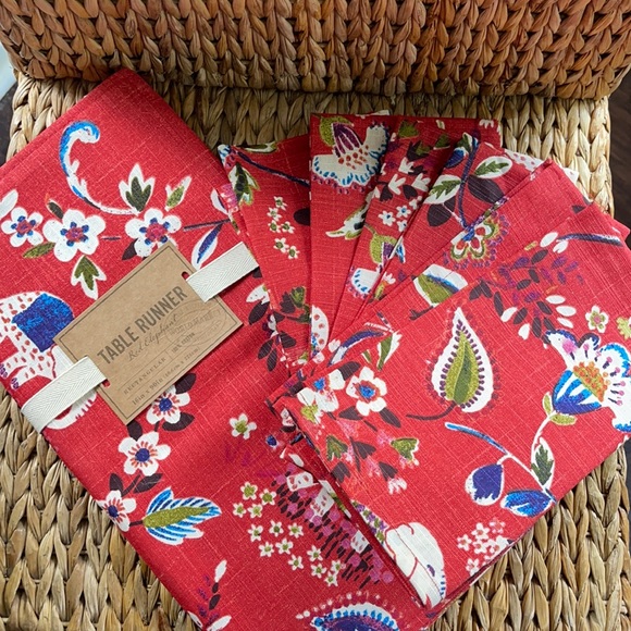 Cost Plus World Market Other - World Market Table Runner and 6 linen napkin set